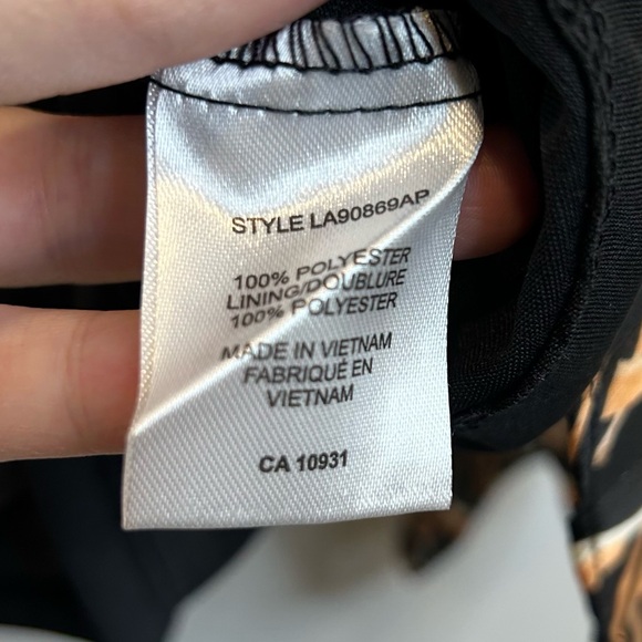 Laura Geometric Print Short Sleeve Blouse Black Pattern - Picture 10 of 11